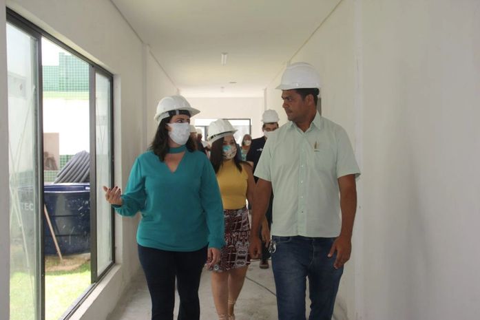 Prefeita Fabiana Pessoa inspeciona obras da Upa que está com 95% concluída