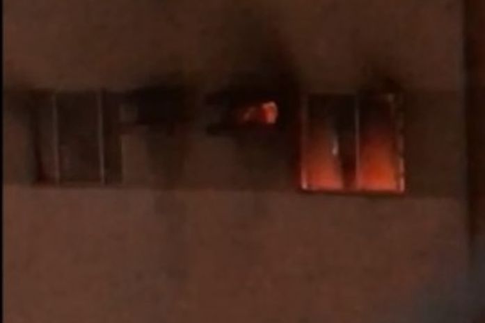 Incêndio atingiu apartamento em condomínio na Avenida Menino Marcelo.