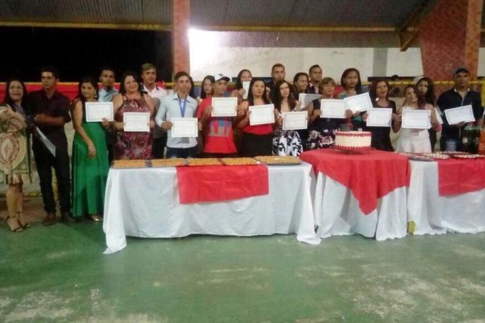Homenagens e emoção marcam colação do 9° ano de escola municipal em Anadia
