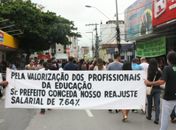 Professores fazem protesto nas ruas de Arapiraca 