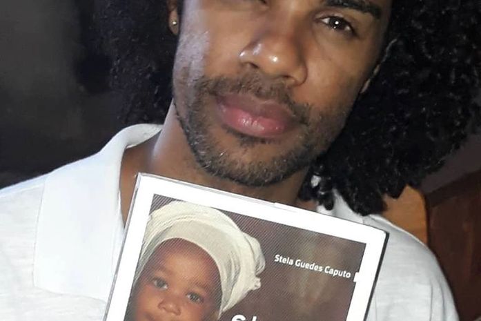 O livro "Educação nos terreiros" da Stela Guedes Caputo é uma obra prima essencial-diz Atila Bezerra.