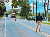 PRF recupera quatro veículos, apreende arma e encerra feriadão sem mortes nas rodovias de Alagoas