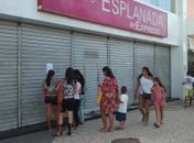 Loja amanhece fechada e surpreende clientes e funcionários