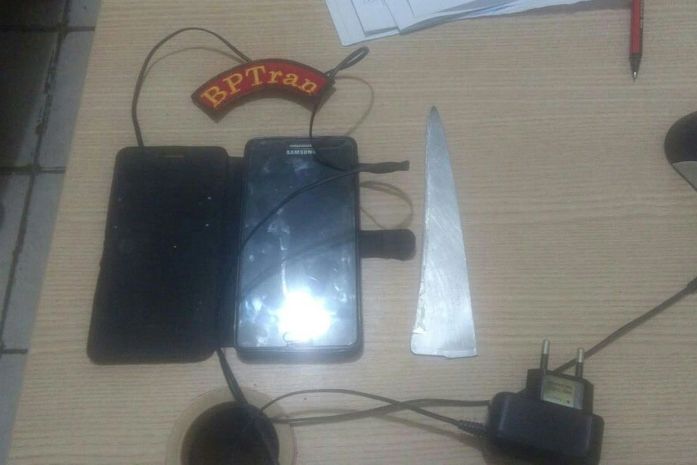 Polícia prende homem após assaltar lanchonete