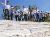 Prefeito vistoria obras na Via Litorânea e de contenção costeira