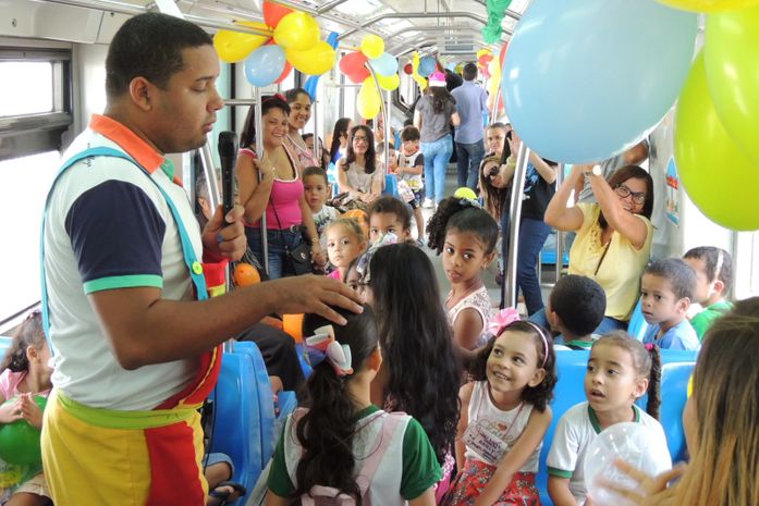 CBTU inicia semana da criança fazendo passeios de VLT com escolas públicas
