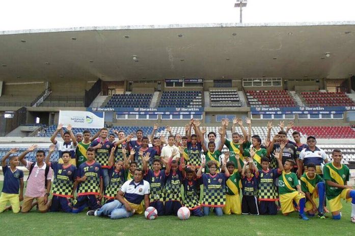 Alunos de Santana do Mundaú conhecem Estádio Rei Pelé