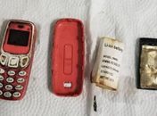 Homem passa por procedimento de emergência após engolir um celular Nokia antigo