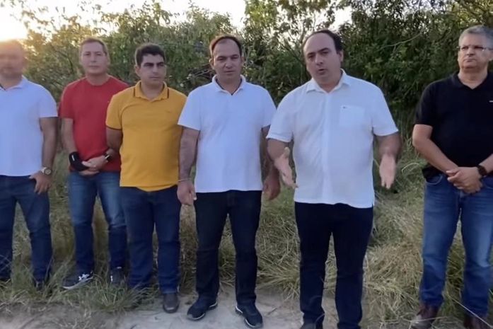 Leandro esteve com sua equipe de governo no canteiro da obra, com a presença até de seu irmão André, eleito agora deputado estadual