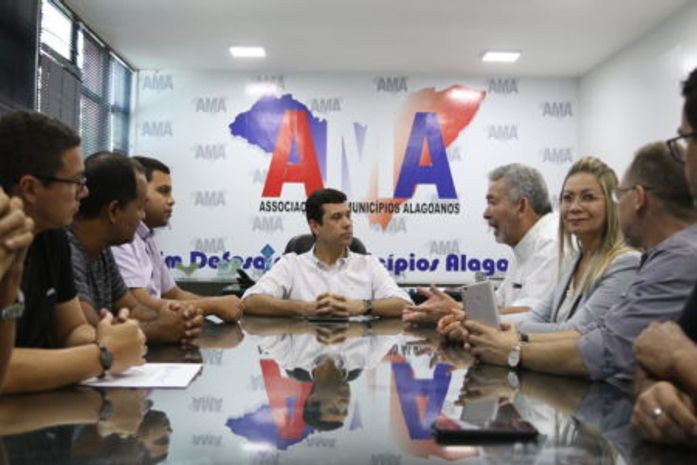 Trabalhadores pedem apoio da AMA para fortalecimento dos Correios