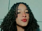 Ela trabalhava limpando túmulos no cemitério e hoje é jovem aprendiz em um supermercado de Maceió