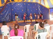 Crianças do Brisa do Lago assistem espetáculo alusivo ao Natal na Escola de Circo