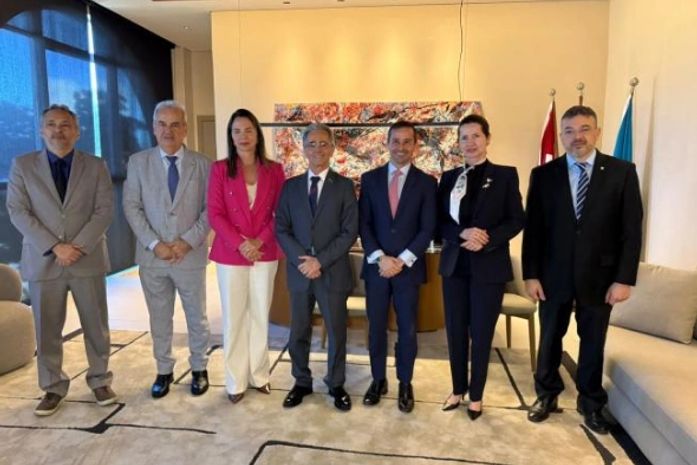 Governador em exercício visita o TCE-AL e participa de ação de incentivo à leitura