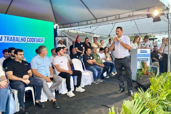 Codevasf e Conagreste entregam 111 tratores para fortalecer a agricultura familiar em Alagoas