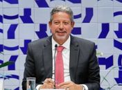 Enquanto outros pré-candidatos ainda "patinam" e enfrentam indefinições, Arthur Lira avança e sai na frente na corrida ao Senado
