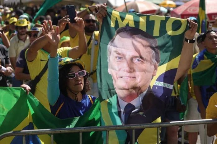 O bolsonarismo pôs o cabresto na direita