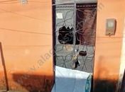Casa foi apedrejada