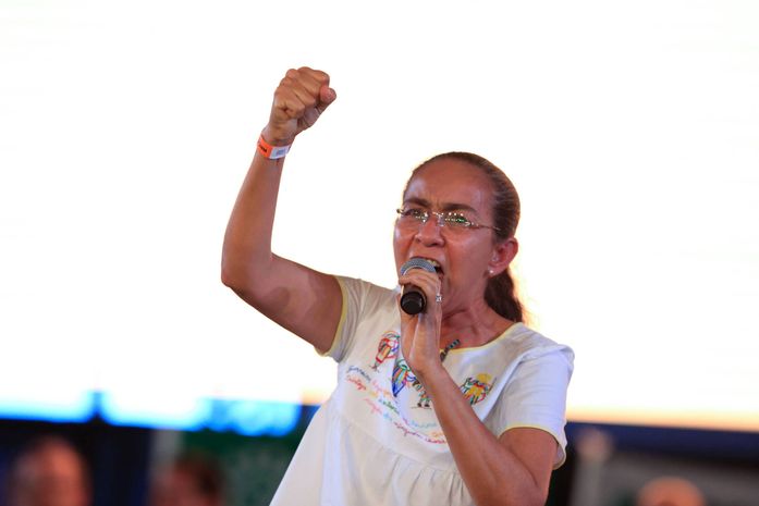 Esta ativista, Arísia Barros, não apresentou Jó Pereira a Heloísa Helena. Que pena!