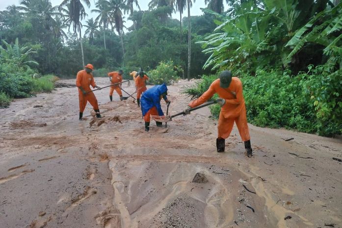 Com alerta de chuvas no Estado, Maceió e municípios sofrem com alagamentos e deslizamentos de barreiras; veja vídeo