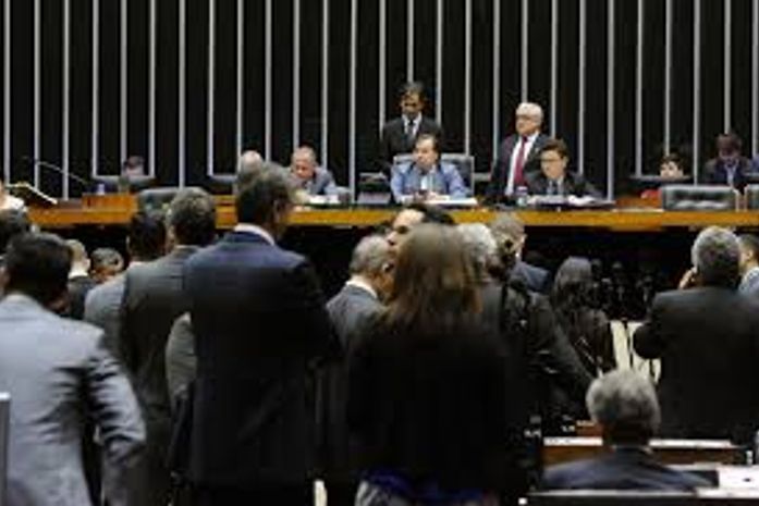 Câmara aprova PEC que prorroga precatórios de estados e municípios de 2020 para 2024