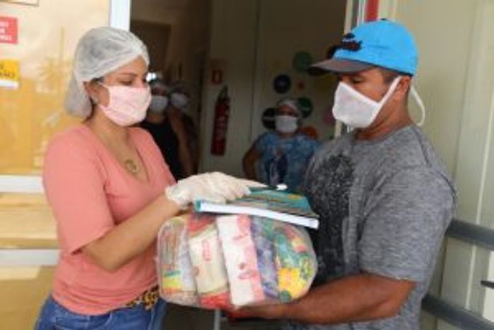 Prefeitura inicia entrega de kits merenda nas escolas municipais
