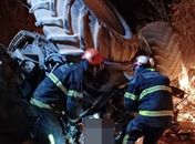 Trabalhador morre preso às ferragens após trator capotar em Rio Largo