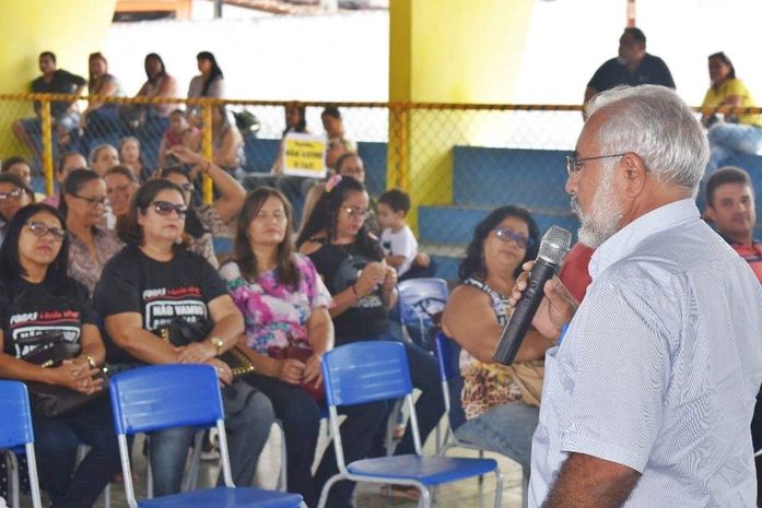 Habitualmente Padre Eraldo tem dialogado com o povo discutindo maneiras de investir no município
