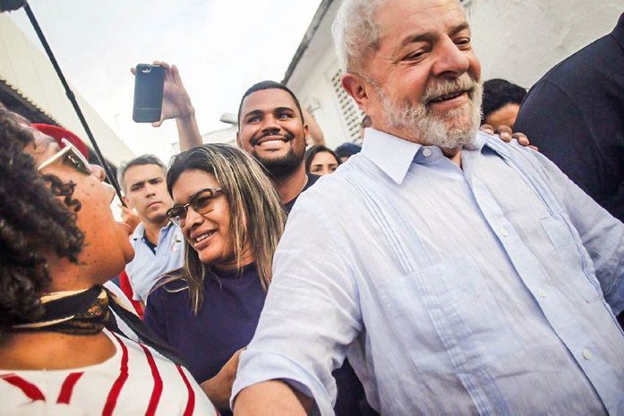 Lula é recebido no Clube Fênix