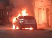 Land Rover pega fogo e mobiliza Bombeiros em Arapiraca