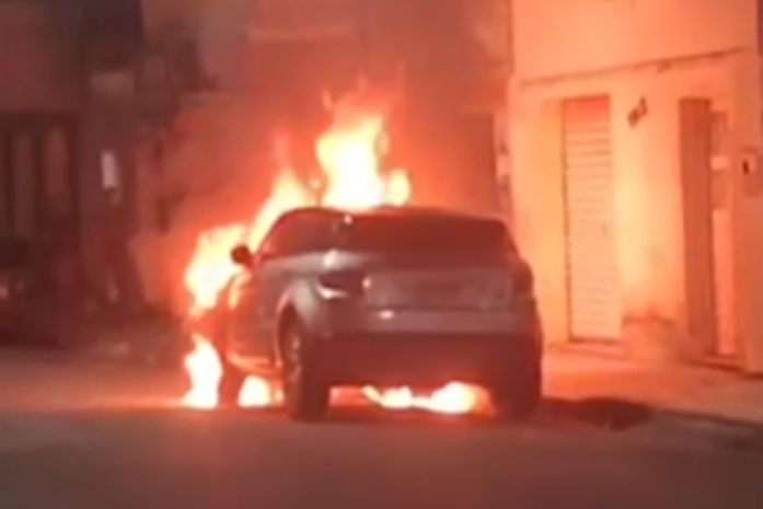 Land Rover pega fogo e mobiliza Bombeiros em Arapiraca
