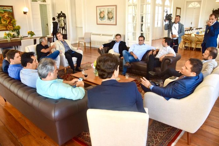 Marcelo Victor recebe deputados no Palácio