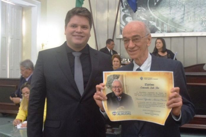 Deputado Davi Davino e o homenageado