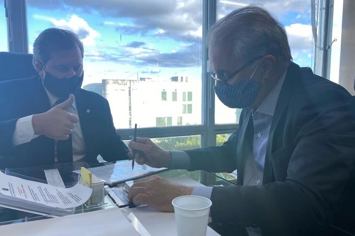 Defesa Animal: Marx Beltrão discute revisão de forma de venda de medicamento para cães e gatos