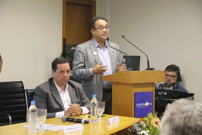 Rodrigo Buarque participa da celebração dos 40 anos do Cosems RS em Porto Alegre