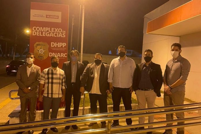 Na Delegacia de Homicídios, advogada presta depoimento sobre assassinato de esposo no Fórum