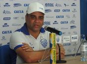 Técnico Marcelo Cabo em coletiva nesta quinta-feira