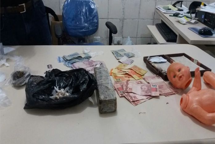 Droga foi encontrada dentro da boneca