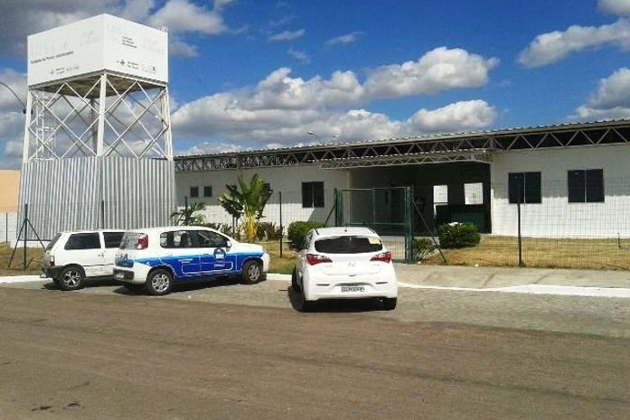 Assaltantes invadem UPA de Delmiro Gouveia e roubam funcionários e pacientes