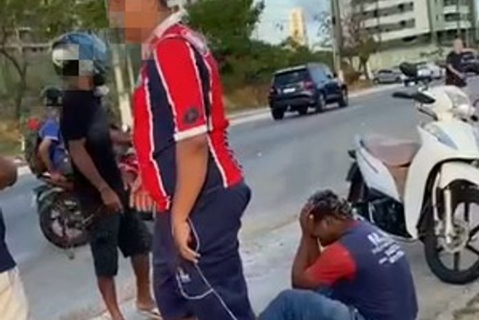 Motociclista morre ao cair de moto e ter cabeça esmagada por caminhão em Maceió