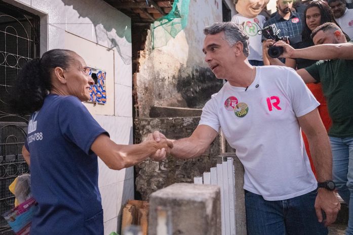 Rafael Brito visita Grota da Amizade e ouve queixas sobre falta de assistência para crianças autistas