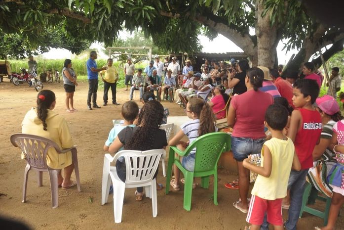 Deputado Tarcizo Freire é abraçado pelas comunidades durante visitas