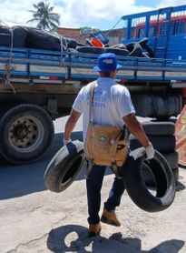 Mutirão recolhe pneus em terrenos baldios, borracharias e ferros-velhos em Maceió