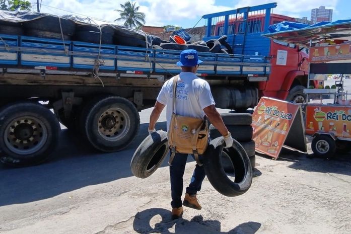 Mutirão recolhe pneus em terrenos baldios, borracharias e ferros-velhos em Maceió