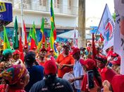 Manifestantes em frente ao Incra, em Maceió