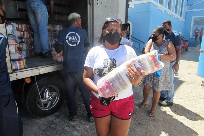 Cestas básicas serão entregues no estacionamento da SMTT nesta quarta-feira (19)