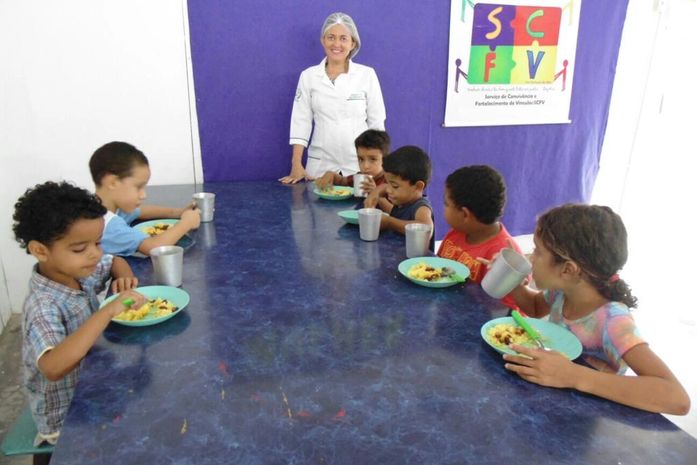 Criançada assistida pelo CRAS/SCFV de Santana do Mundaú recebe alimentação nutritiva e saborosa