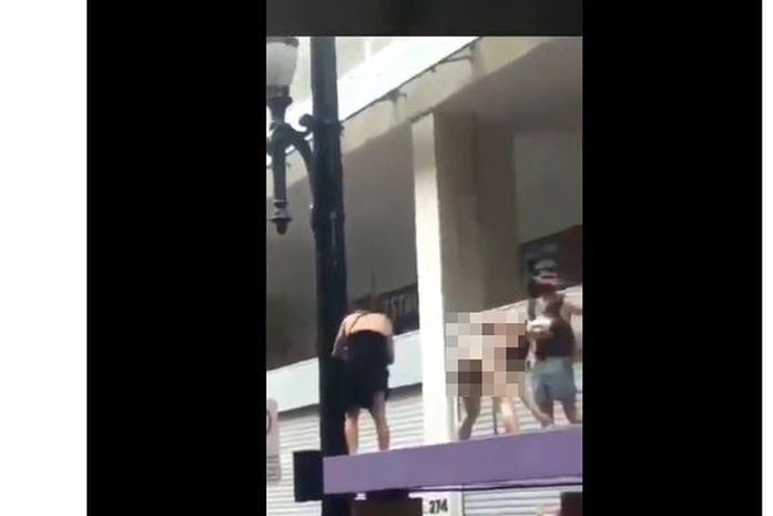 Bolsonaro posta vídeo com pornografia, e conteúdo tem acesso restringido