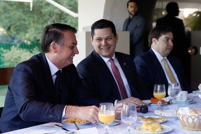 Bolsonaro diz que mobiliza senadores para votar MP de combate às fraudes do INSS
