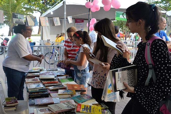 Feira de troca de livros acontece sábado na orla de Maceió