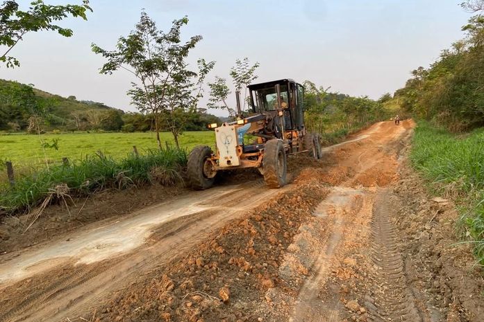 Prefeitura de Santana do Mundaú segue com trabalho permanente de recuperação de estradas